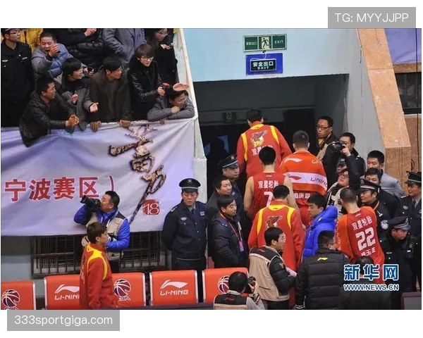 场上球员离场后，裁判如何判罚和管理规则详解