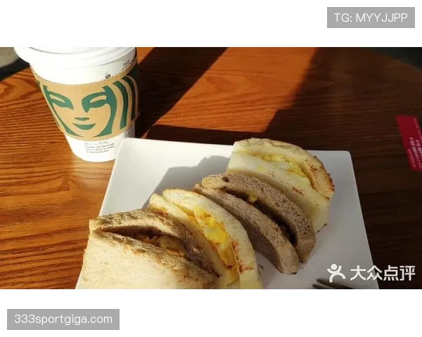 看余依婷晒早餐，咖啡杯都比我月薪贵，蹲在屏幕前默默吃泡面